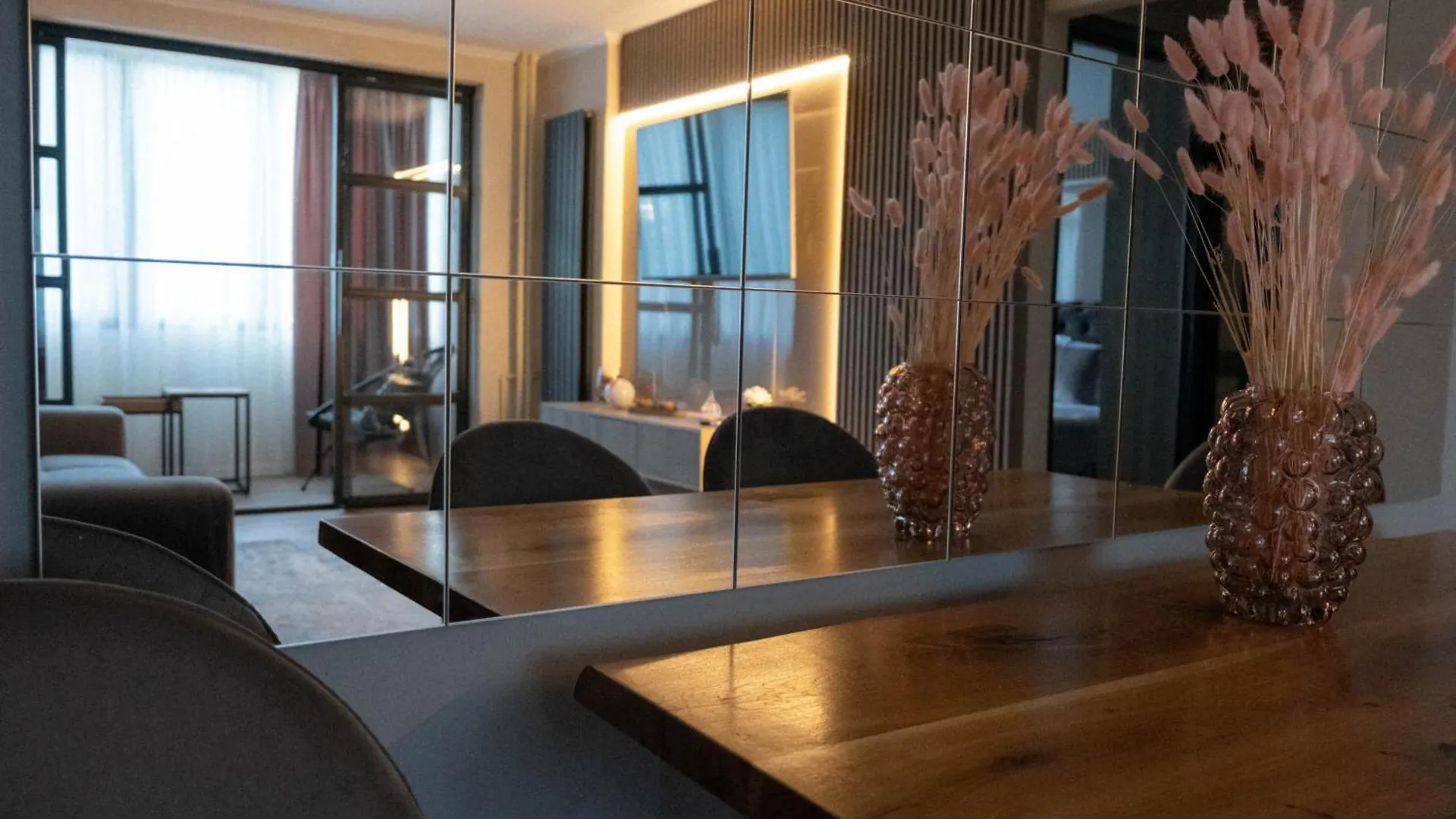 Cosy 2 Rooms Apartment In The Center Of The City contacts